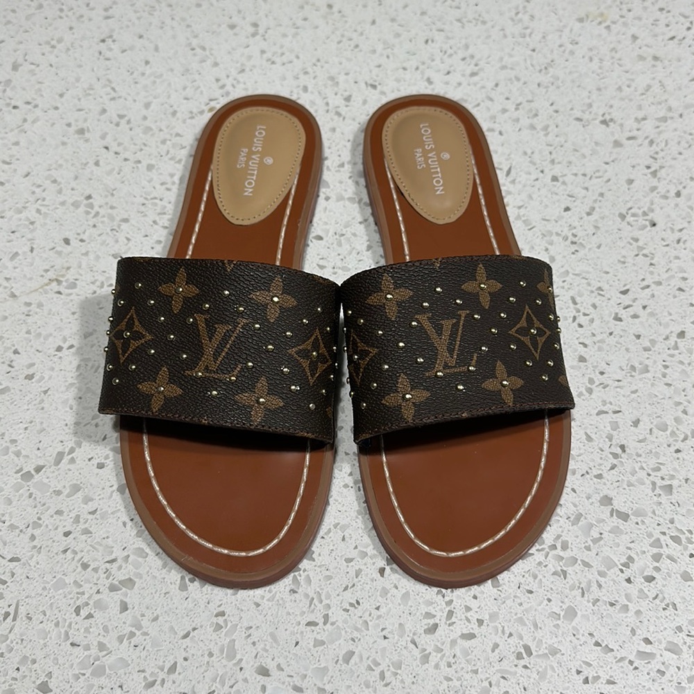 Never worn inspired unbranded fashion slides
